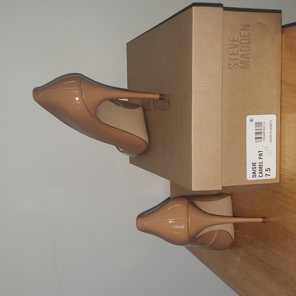 Daisies Camel Patent Leather Pumps - Picture 2 of 3
